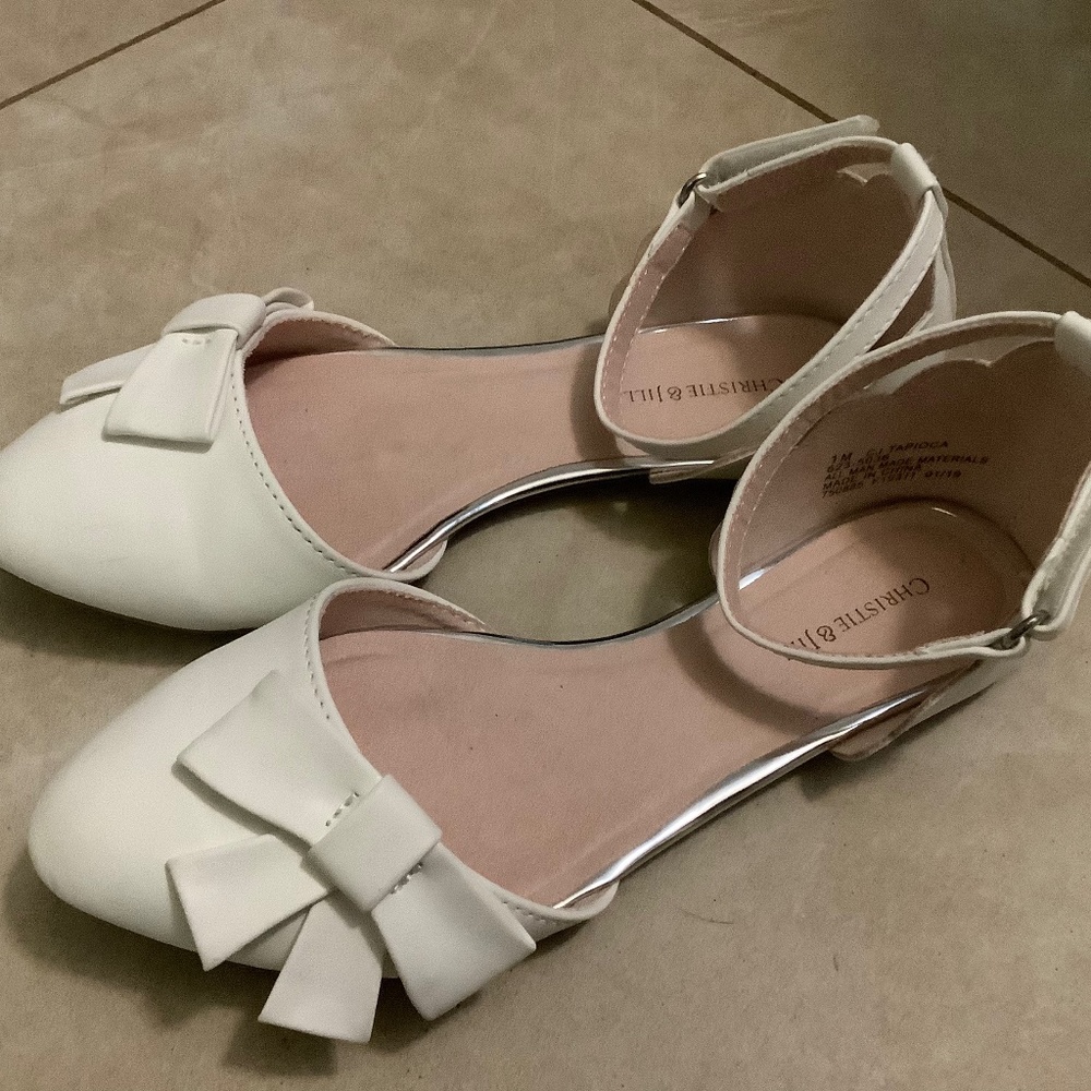 COPY - White dress shoes +bow